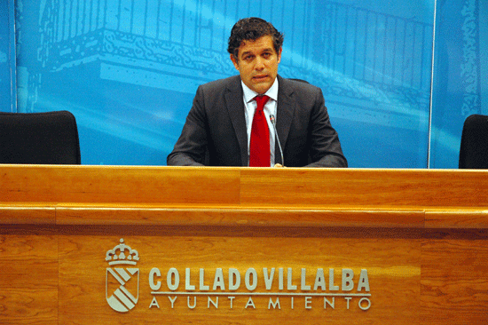 El alcalde, durante la rueda de prensa en la que se ha presentado la nueva propuesta