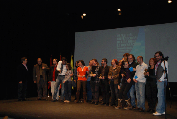 Fotografía de familia de los premiados en el festival