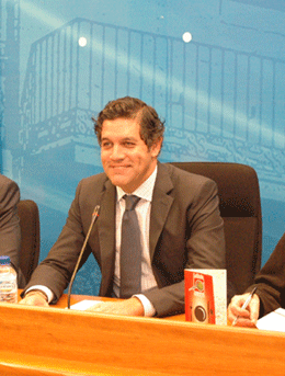 El alcalde, Agustín Juárez, durante la rueda de prensa en la que ha anunciado la instalación de la nueva carpa