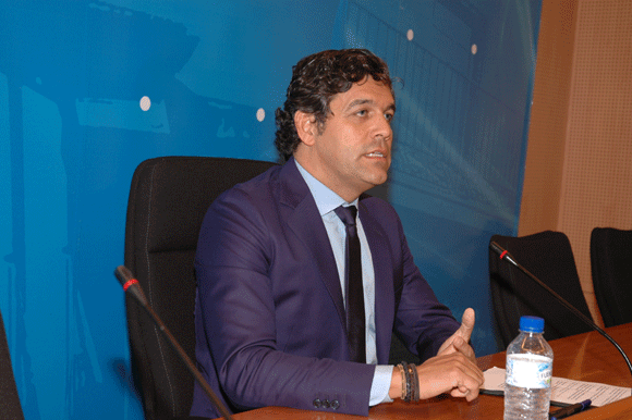 El alcalde, Agustín Juárez, durante la rueda de prensa de presentación de las nuevas medidas de ajuste