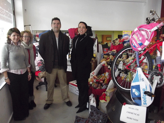La concejal de Cultura y Comercio, junto al presidente de CYE y la directora general de Comercio