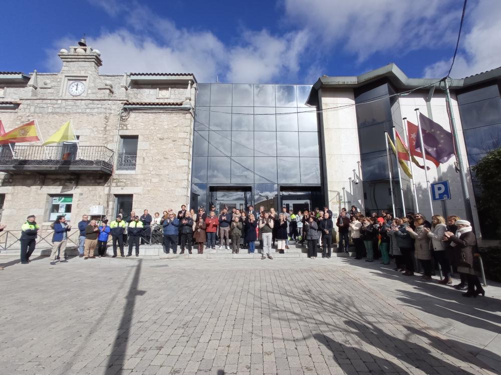 Imagen Minuto de silencio en homenaje a los agentes de la Guardia Civil fallecidos este sábado en acto de servicio en Barbate