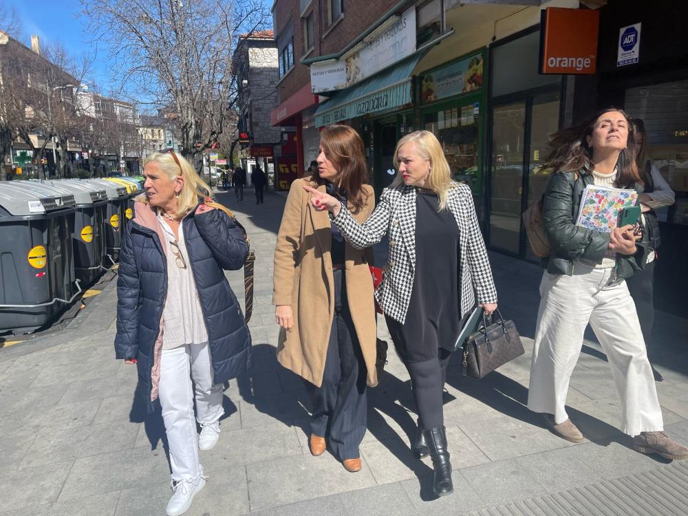 Imagen La Comunidad de Madrid y el Ayuntamiento de Collado Villalba refuerzan su apoyo al pequeño comercio