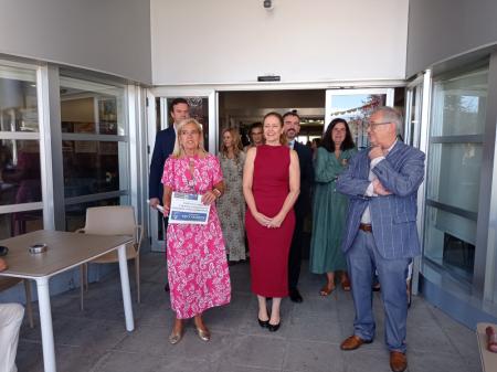 Imagen Visita de la alcaldesa, Mariola Vargas, y la consejera de Familia y Asuntos Sociales a la  residencia de personas mayores ‘Nuestra Casa’