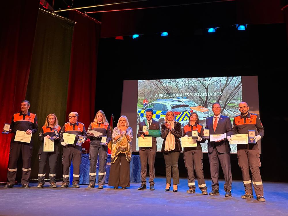Imagen Miembros de Protección Civil y Policía Local reciben las “Medallas del 2 de Mayo”, en reconocimiento a su labor durante la DANA y las borrascas del pasado mes de marzo