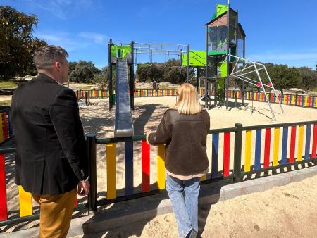 Imagen El Ayuntamiento de Collado Villalba invierte 380.000 € en la adaptación del terreno y renovación de los juegos infantiles en los...