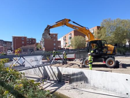Imagen Collado Villalba estrena una nueva pasarela peatonal sobre el arroyo de la Poveda
