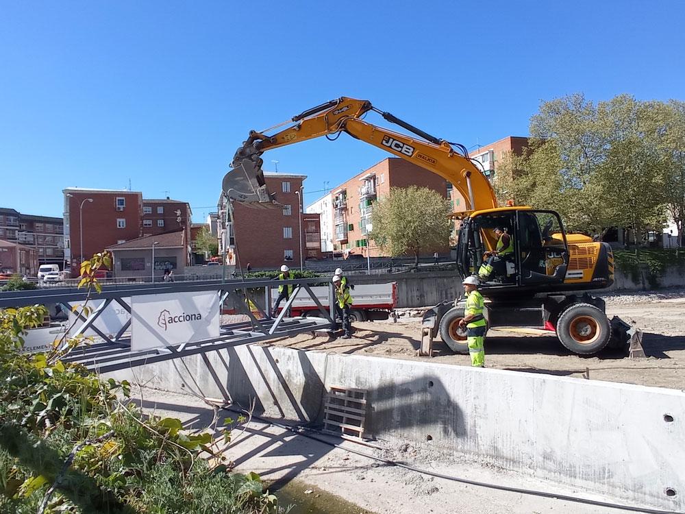 Imagen Collado Villalba estrena una nueva pasarela peatonal sobre el arroyo de la Poveda