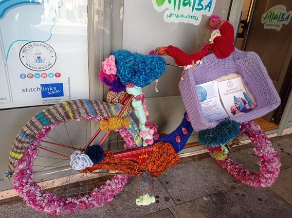 Imagen Collado Villalba acoge la actividad intergeneracional “De la oveja al ovillo” para acercar a la ciudadanía al proceso tradicional de la lana