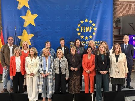 Imagen La alcaldesa, Mariola Vargas, participa en la jornada “Liderazgo de la mujer en la política en pequeños y medianos municipios”,...