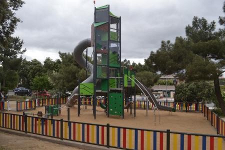 Imagen El Ayuntamiento invierte 380.000 € en la adaptación del terreno y renovación de los juegos infantiles en los parques de la ciudad