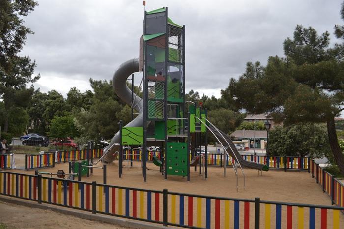 Imagen El Ayuntamiento invierte 380.000 € en la adaptación del terreno y renovación de los juegos infantiles en los parques de la ciudad