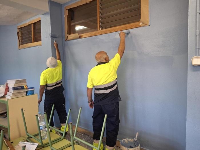 Imagen La renovación del suelo del gimnasio del Enebral y la reforma de la red de abastecimiento de agua del Miguel Delibes, entre los trabajos de mantenimiento de los centros educativos