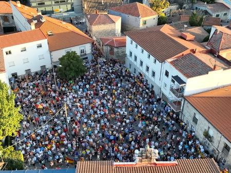 Imagen Más de 1.200 vecinos de Collado Villalba se concentran en solidaridad con Ceuta