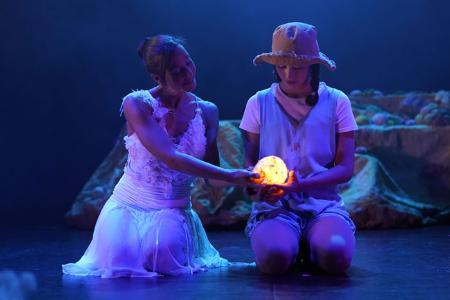 Teatro Familiar: Viaje al planeta de todo es posible.
