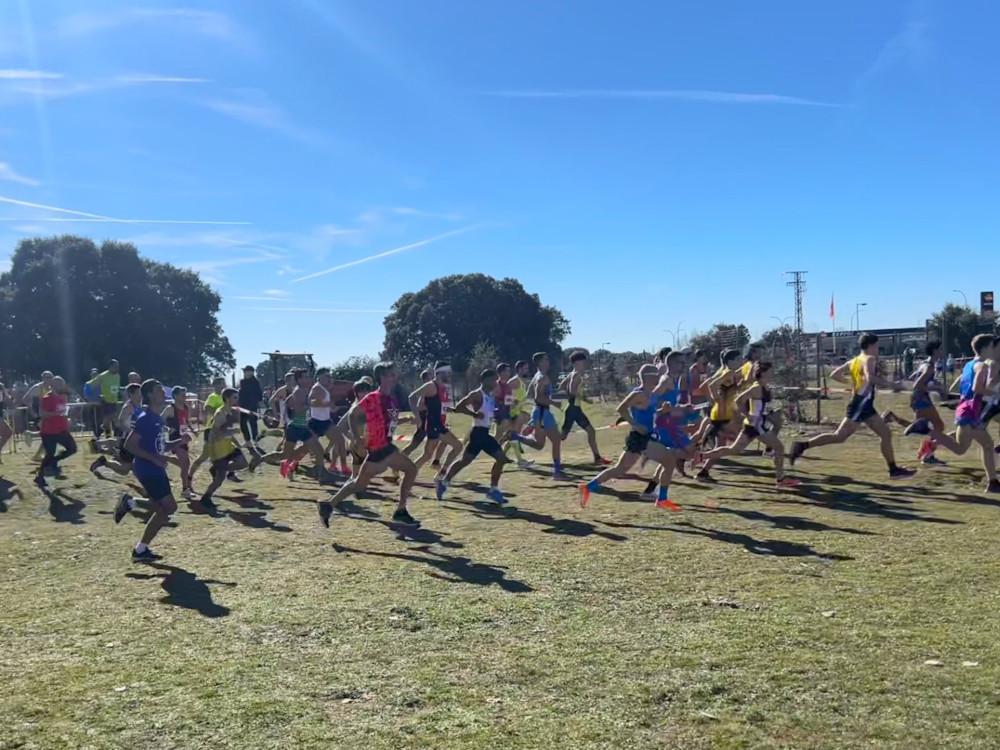 Imagen Cerca de 700 atletas participaron este domingo en el Campeonato de Madrid de Menores y el Trofeo de Cross de Collado Villalba